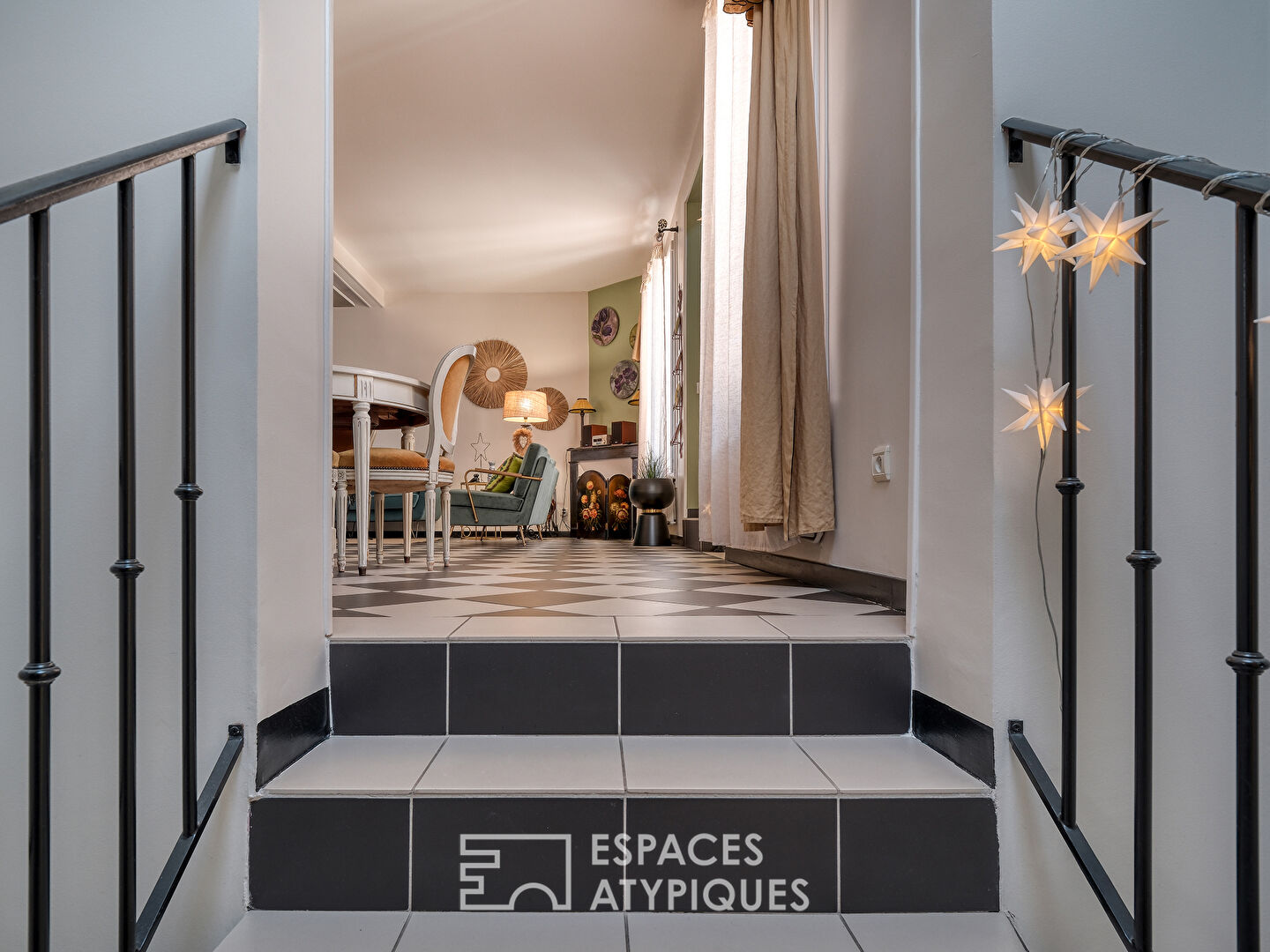 Maison de charme avec studio indépendant et jardin.