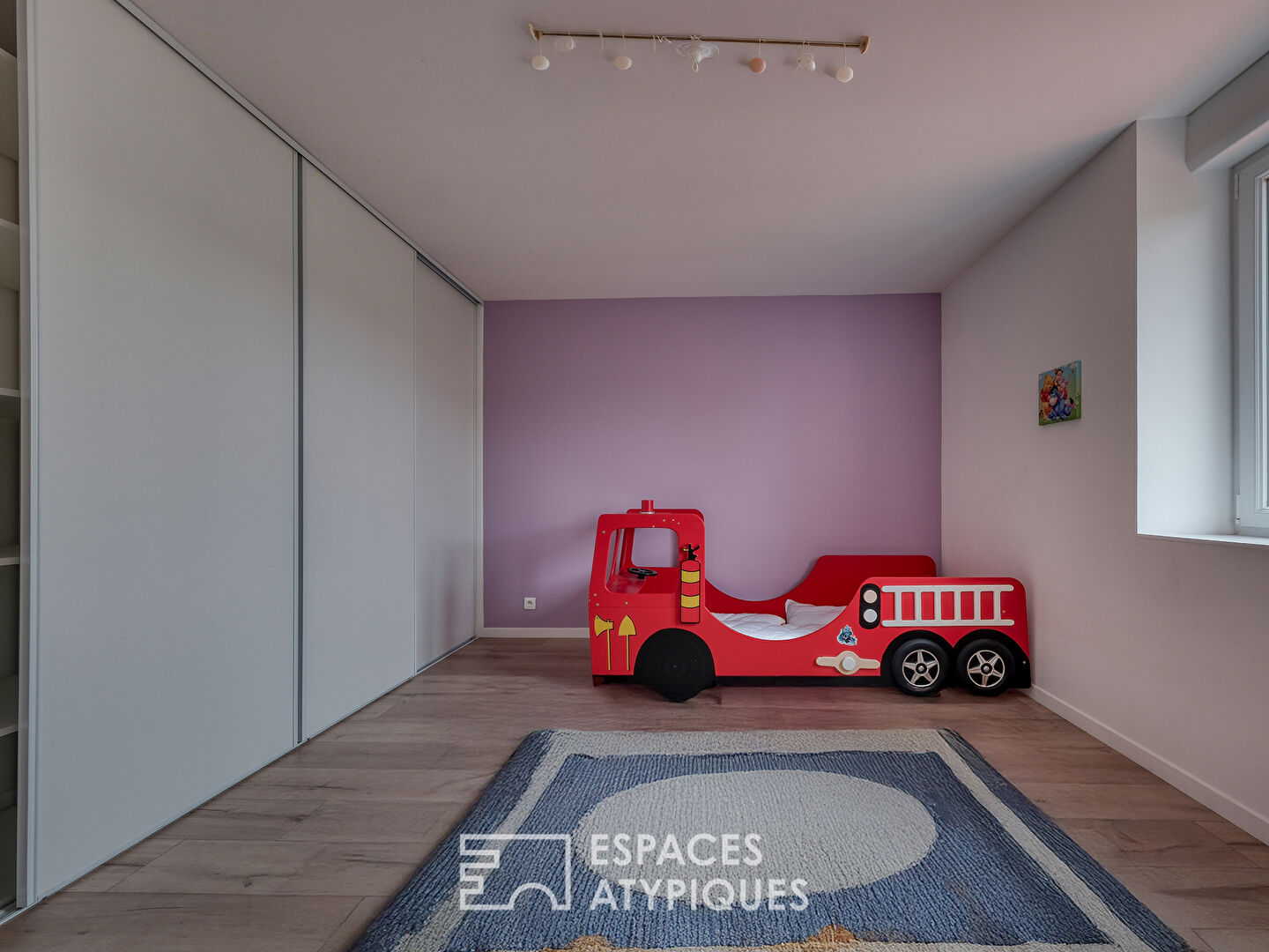 La maison meulière à la rénovation contemporaine avec atelier et jardin