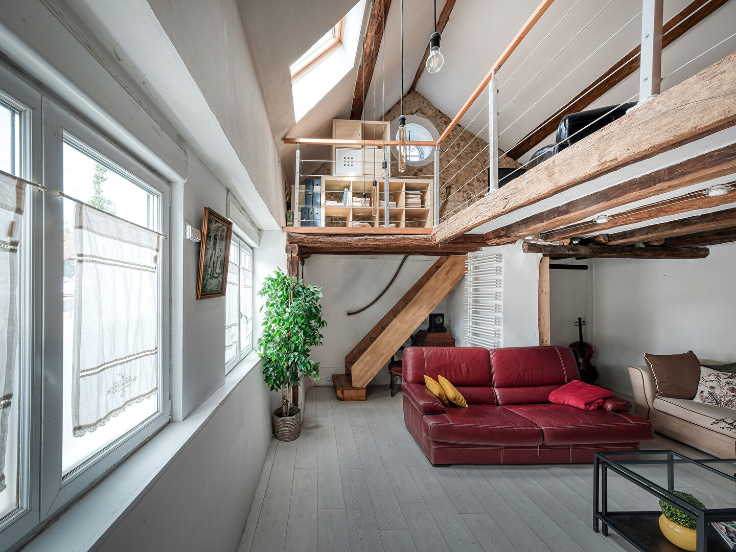 Maison en pierre avec jardin et studio indépendant.
