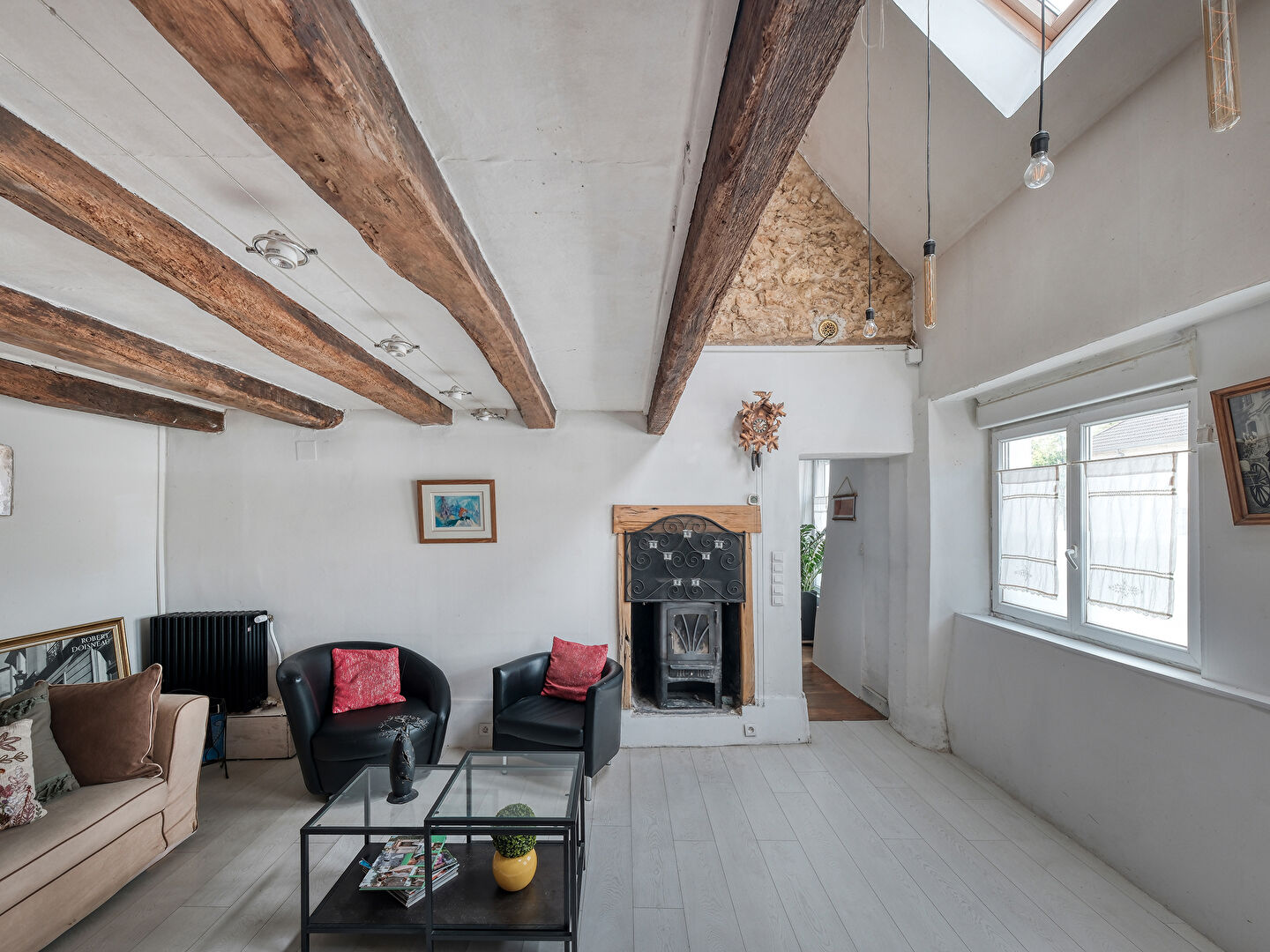Maison en pierre avec jardin et studio indépendant.