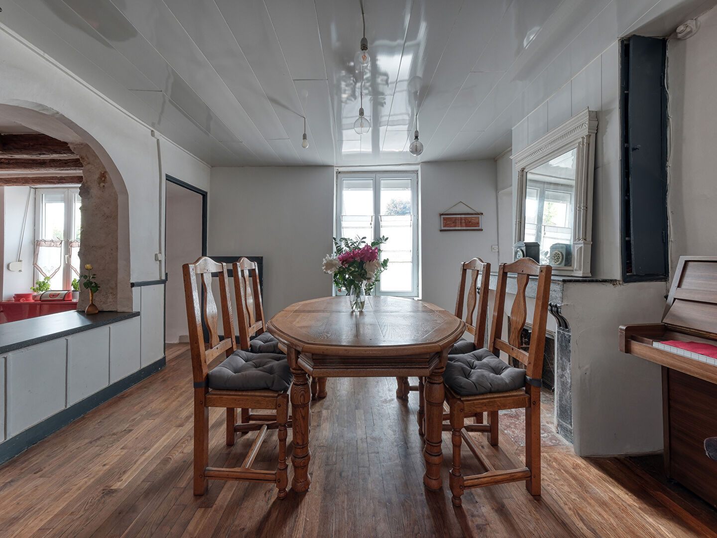 Maison en pierre avec jardin et studio indépendant.