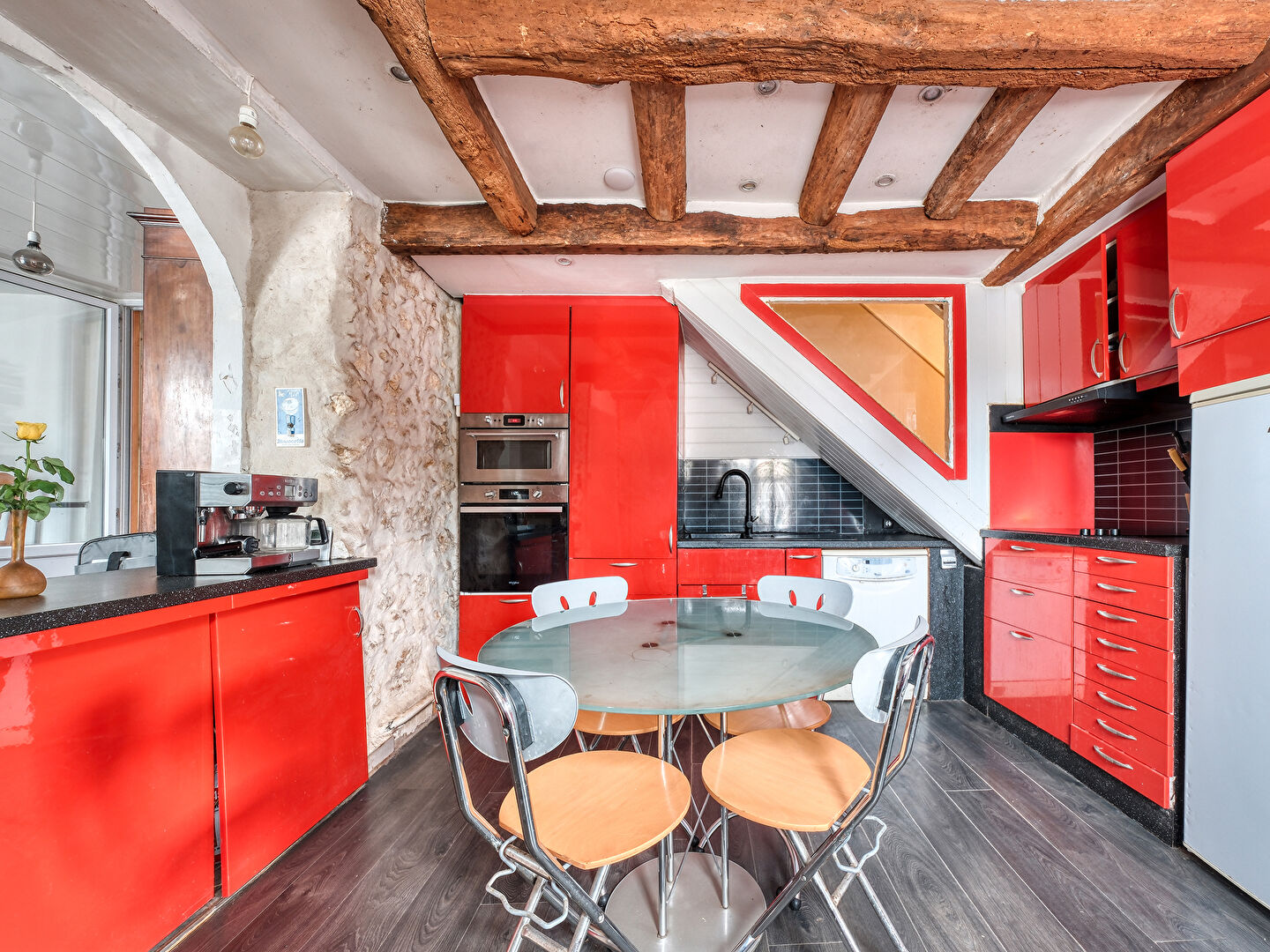 Maison en pierre avec jardin et studio indépendant.
