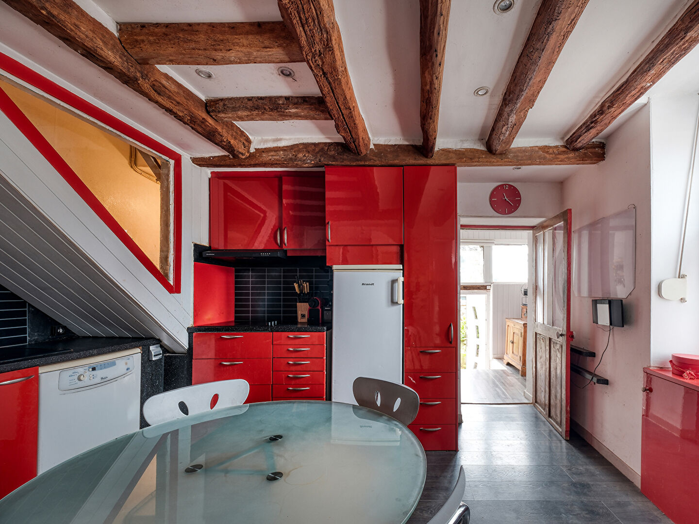 Maison en pierre avec jardin et studio indépendant.