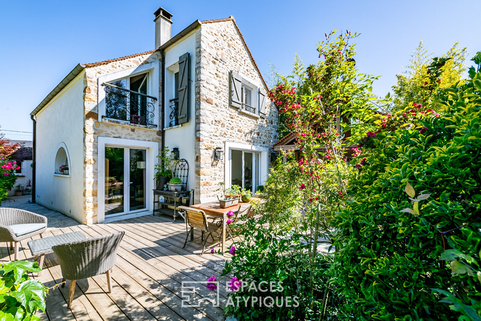 La maison de caractère rénovée avec jardin à proximité du centre-ville