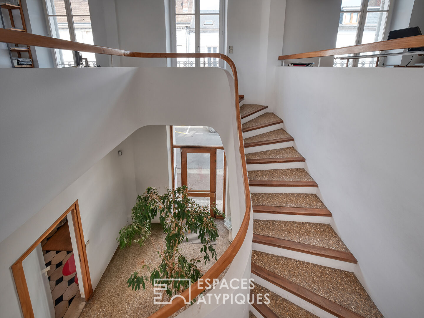 Une adresse rare à Étampes, ville royale, volumes d’exception et cadre verdoyant