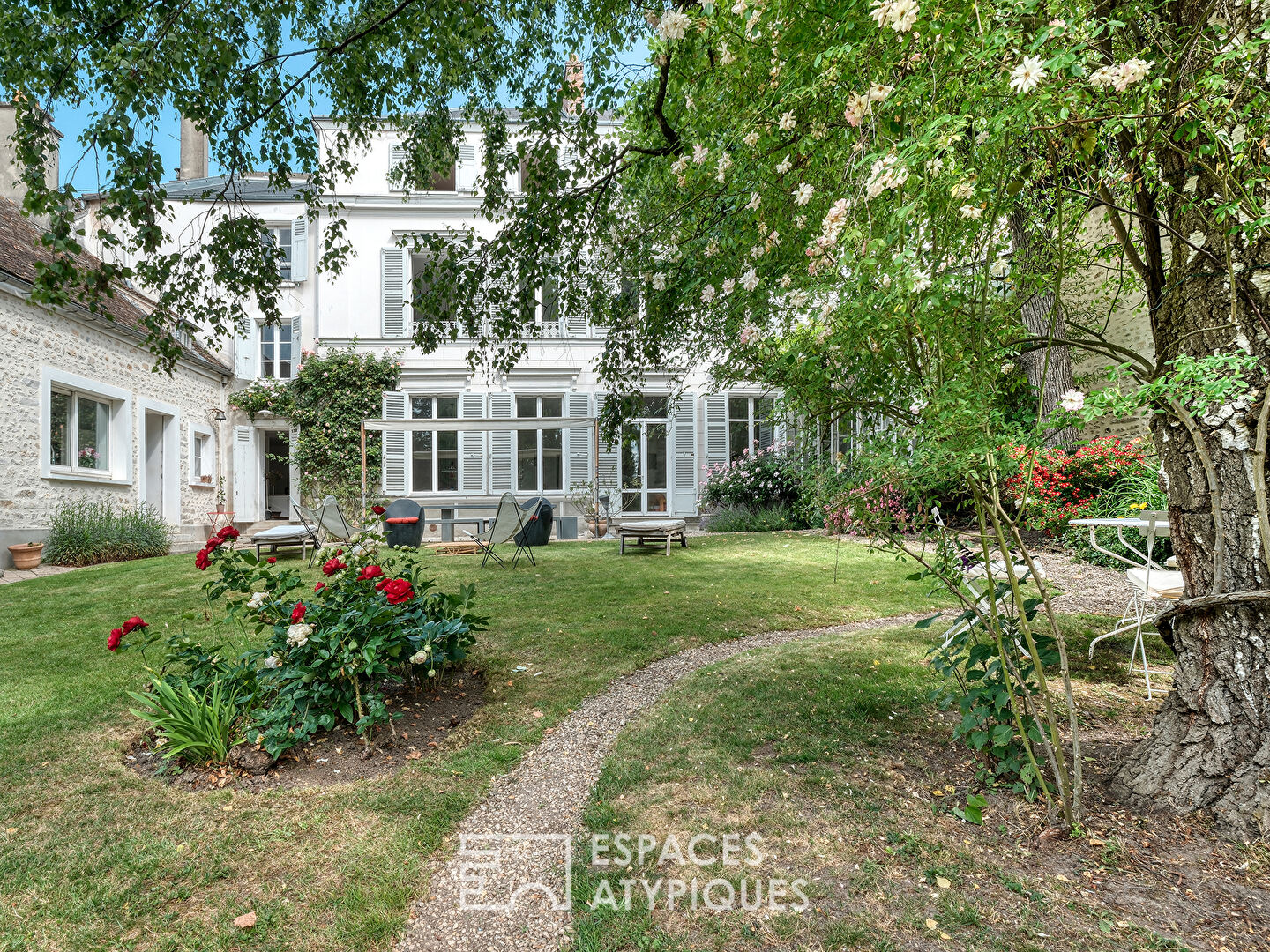 Une adresse rare à Étampes, ville royale, volumes d’exception et cadre verdoyant