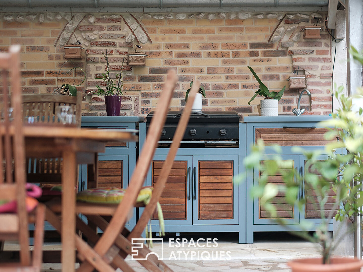 La maison familiale au calme avec sous-sol et jardin verdoyant