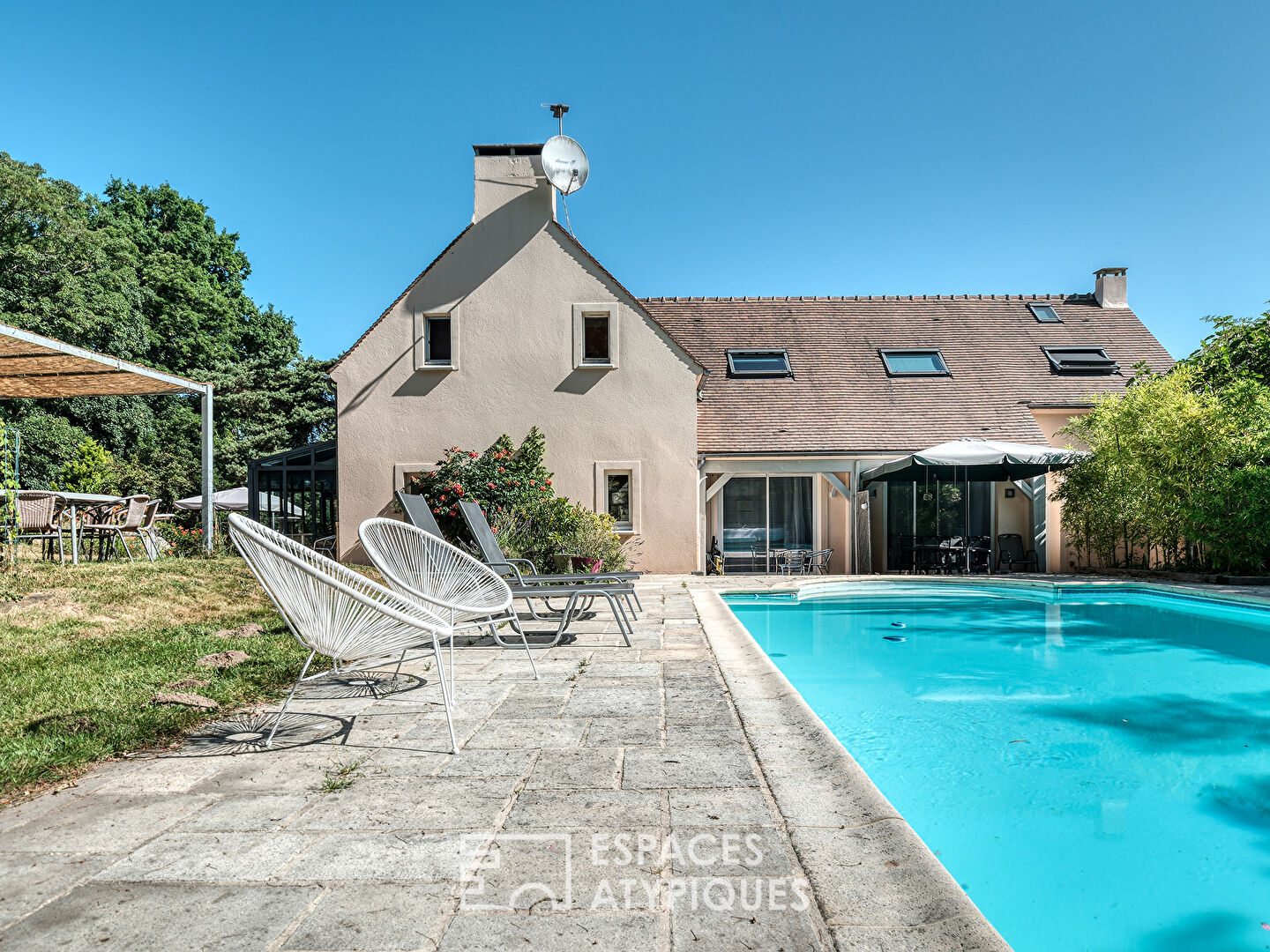 La maison contemporaine aux volumes XXL à Moigny sur Ecole