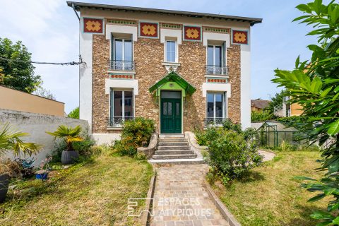 La meulière et sa piscine intérieure