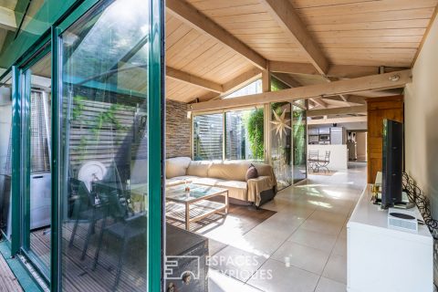 La maison rénovée et son patio