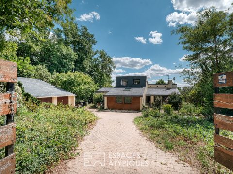 Maison d’architecte des années 1970, au coeur d’un écrin de verdure à Briis-sous- Forges