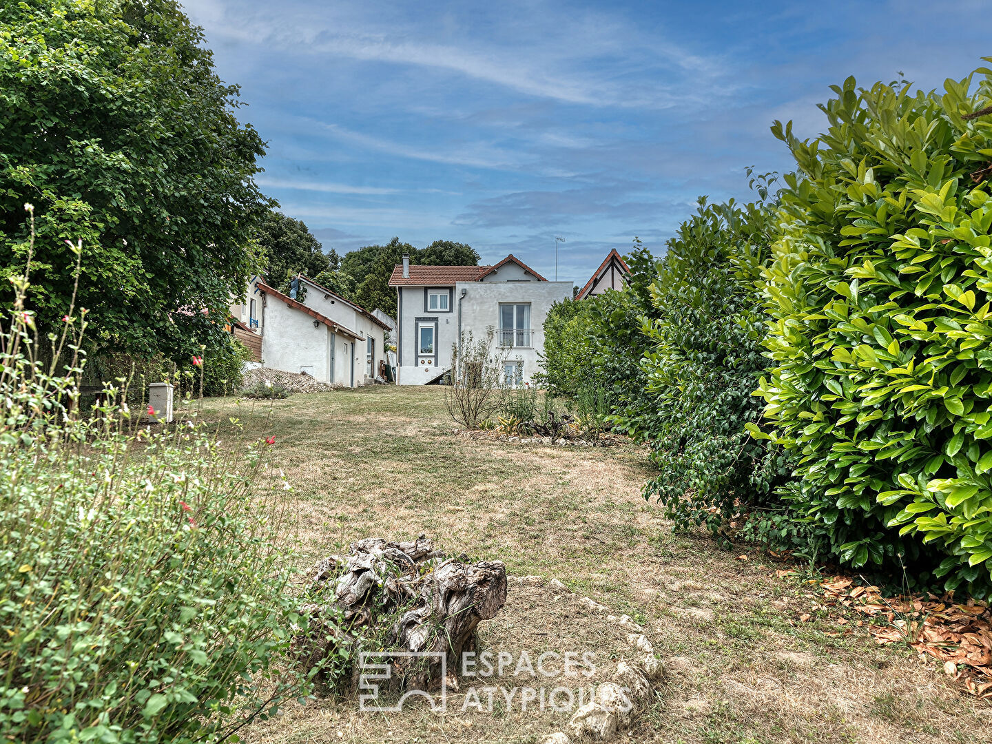 Maison de charme 1900 avec jardin et dépendance.