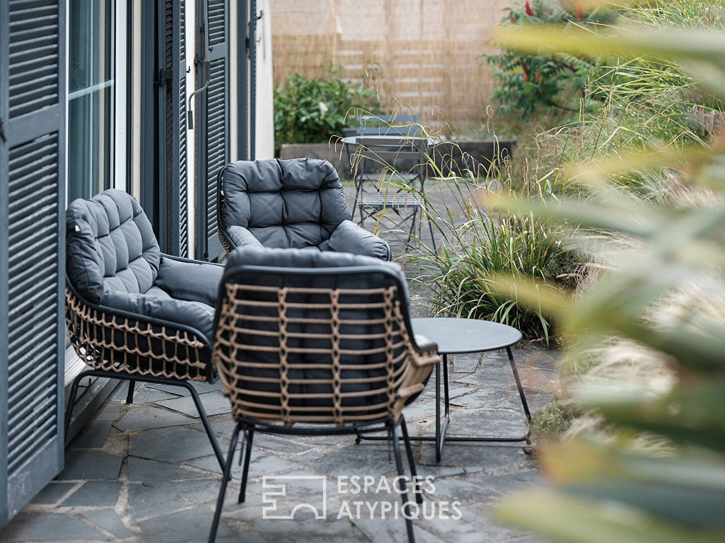 La charmante maison de plain-pied entièrement rénovée avec jardin.
