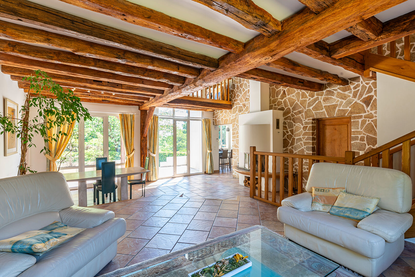 La Maison contemporaine aux volumes généreux à Yerres