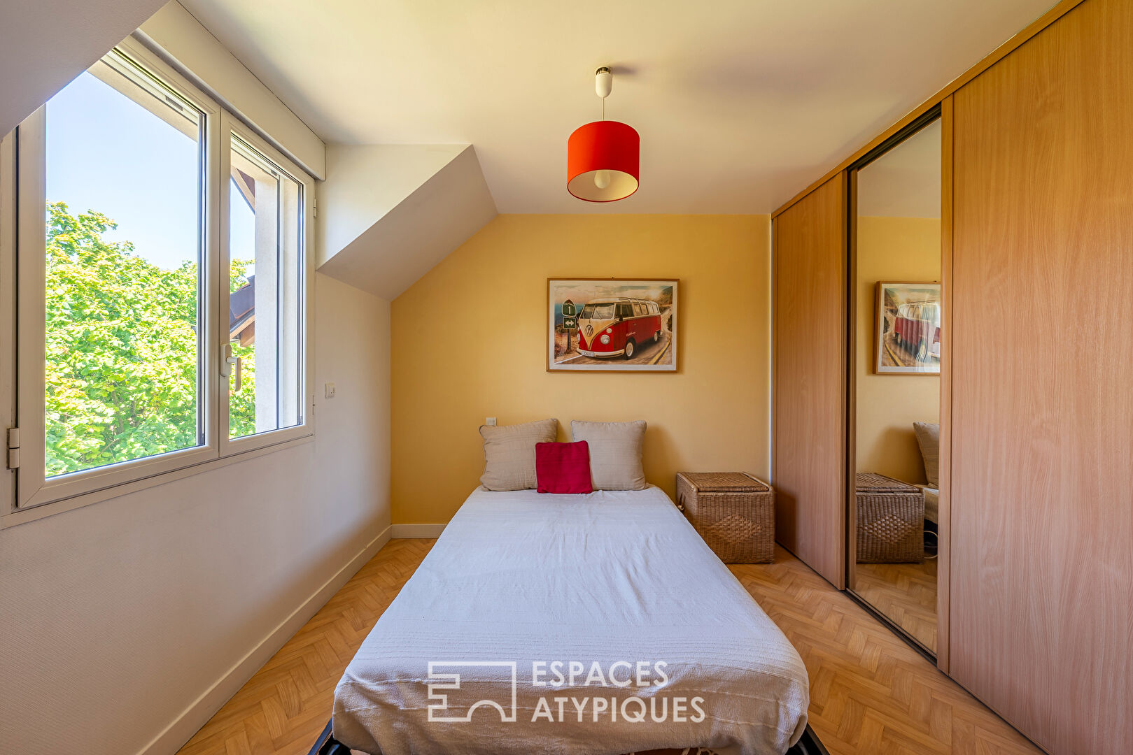 La Maison contemporaine aux volumes généreux à Yerres