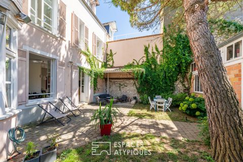 La maison bourgeoise, au calme et en plein coeur de ville.