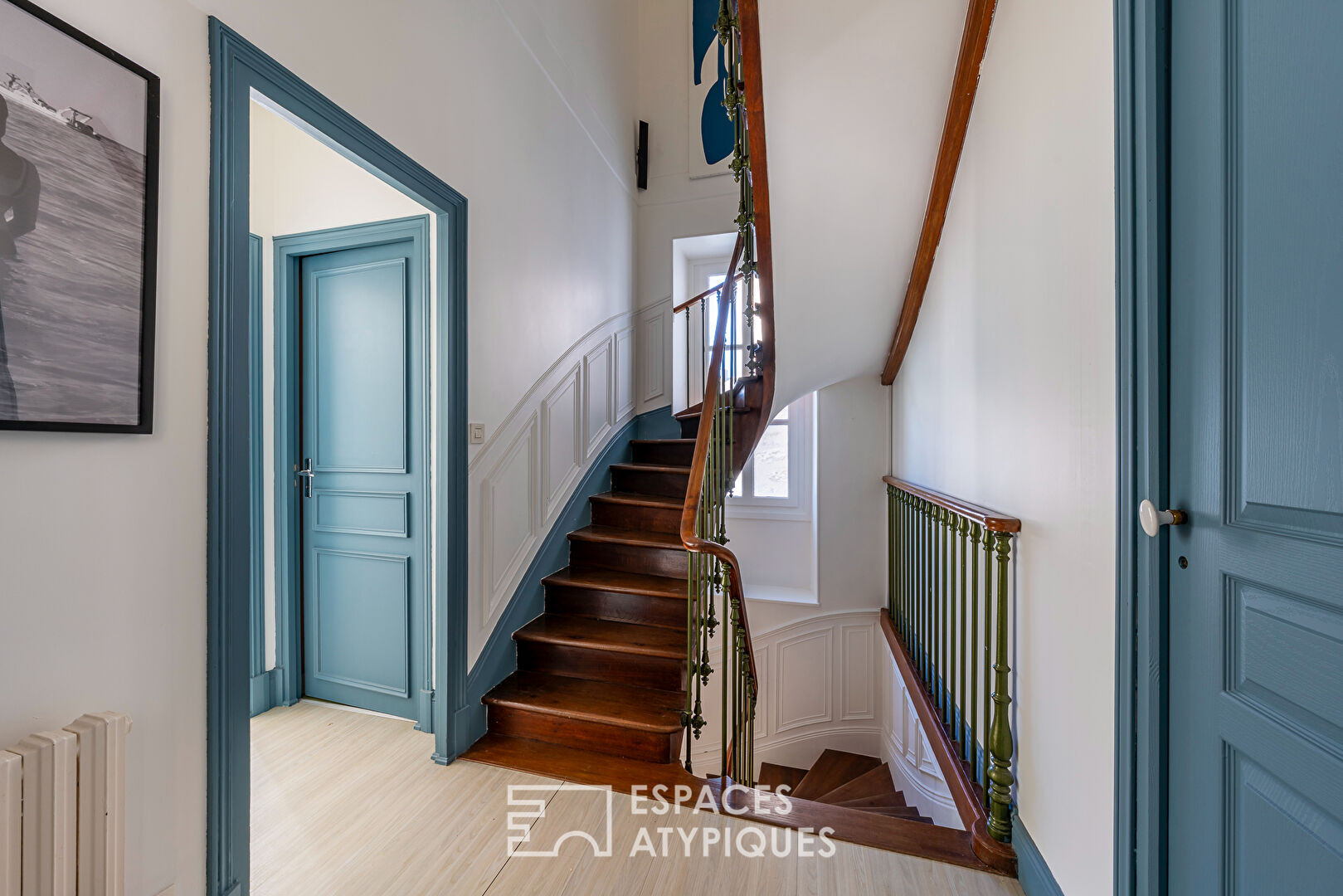 La maison bourgeoise, au calme et en plein coeur de ville.