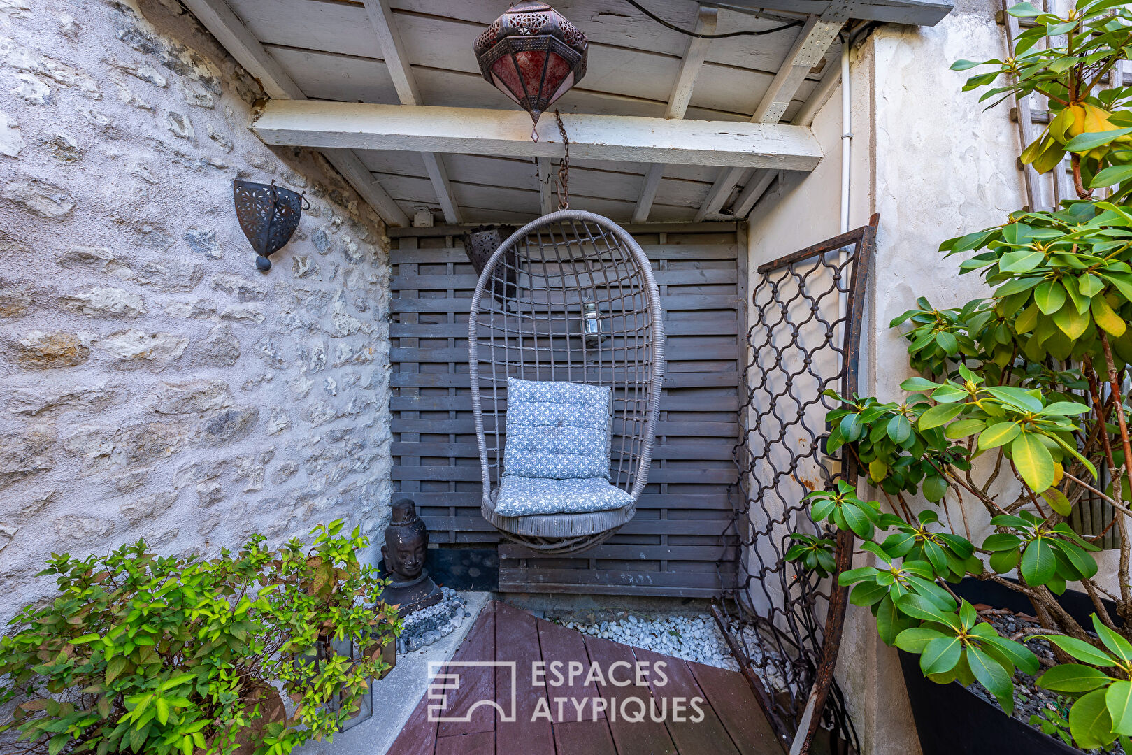 La maison de charme et sa cour préservée