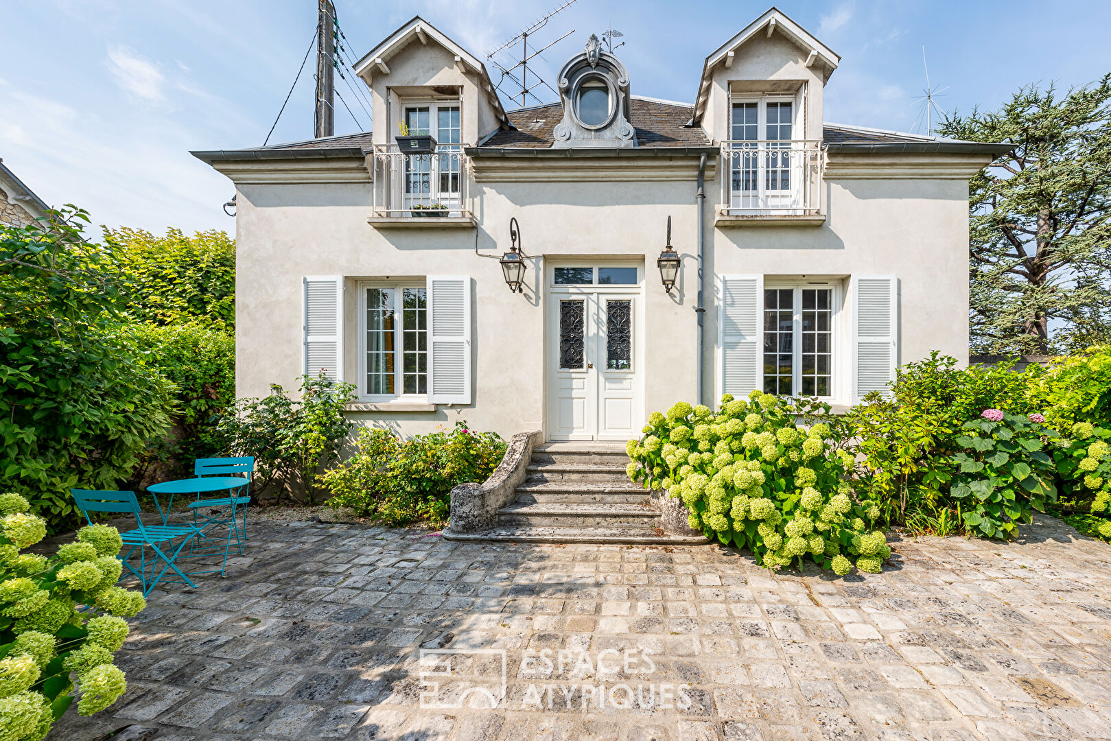 Maison bourgeoise rénovée avec vie de plain-pied et jardin en centre-ville