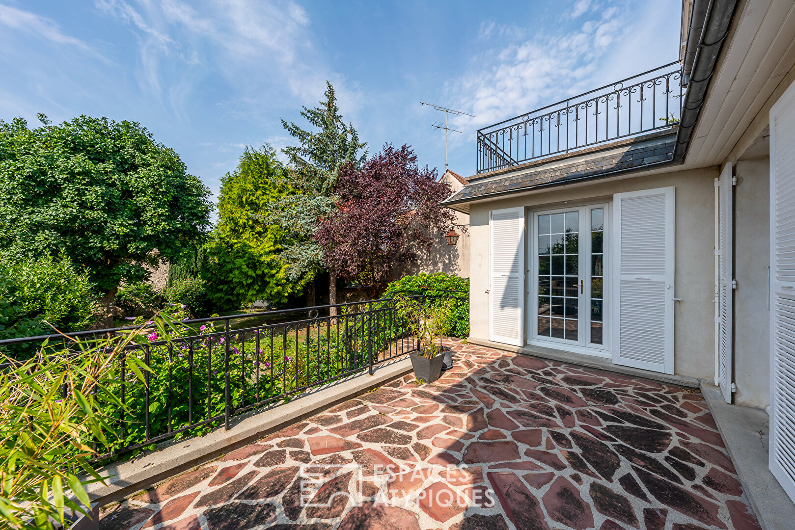 Maison bourgeoise rénovée avec vie de plain-pied et jardin en centre-ville