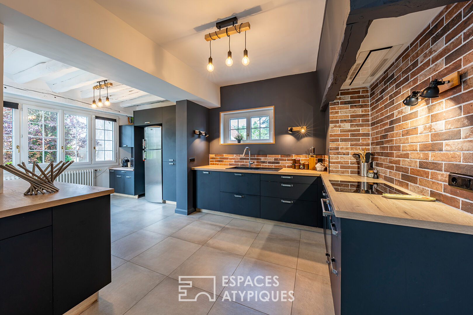 Maison bourgeoise rénovée avec vie de plain-pied et jardin en centre-ville