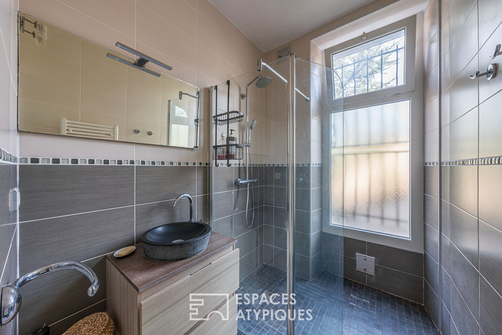 Maison bourgeoise rénovée avec vie de plain-pied et jardin en centre-ville