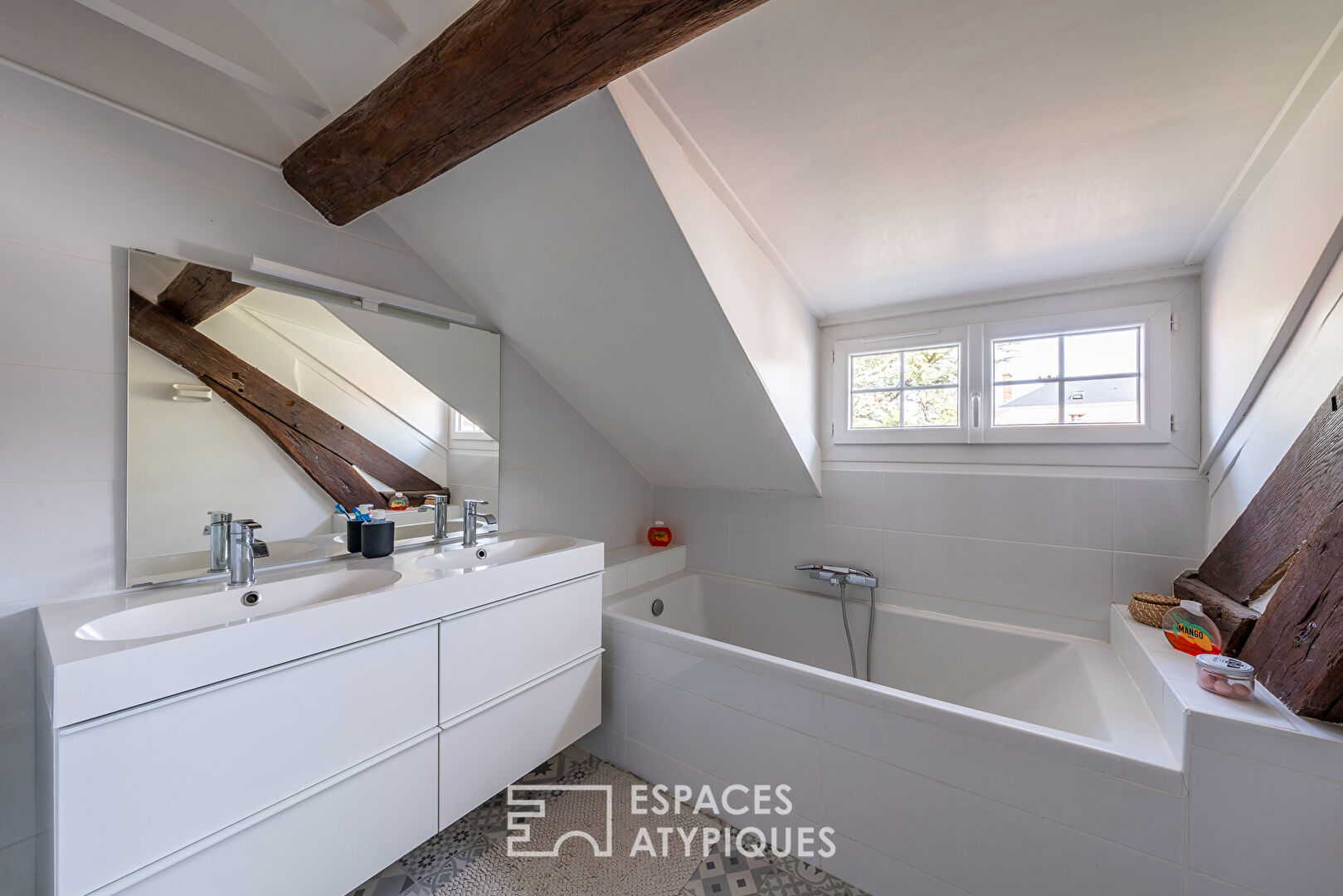 Maison bourgeoise rénovée avec vie de plain-pied et jardin en centre-ville