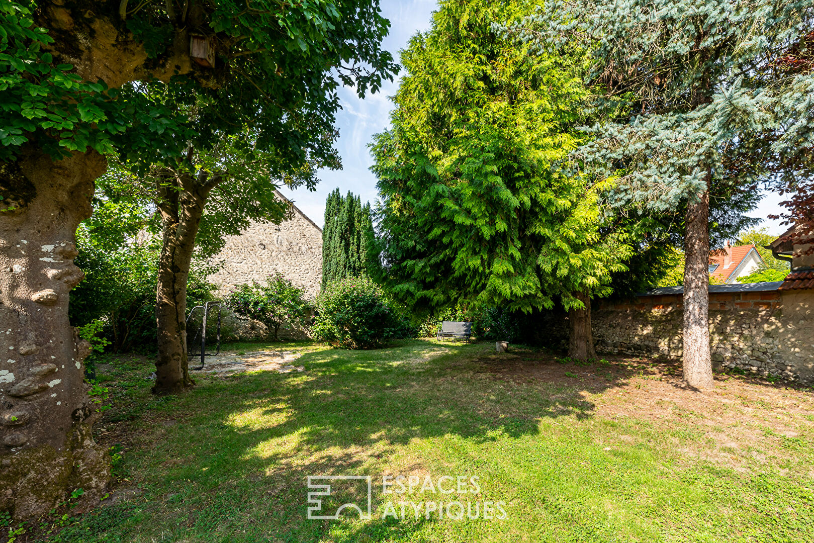 Maison bourgeoise rénovée avec vie de plain-pied et jardin en centre-ville