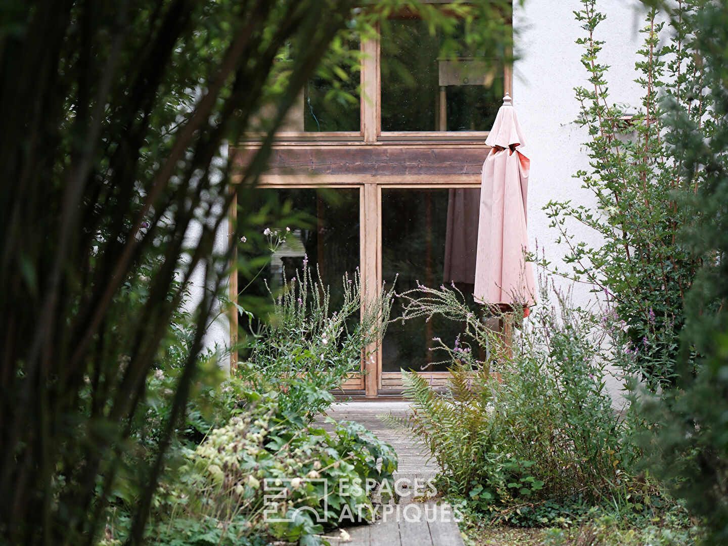 La grange revue par un architecte avec un jardin au calme et sans vis-à-vis