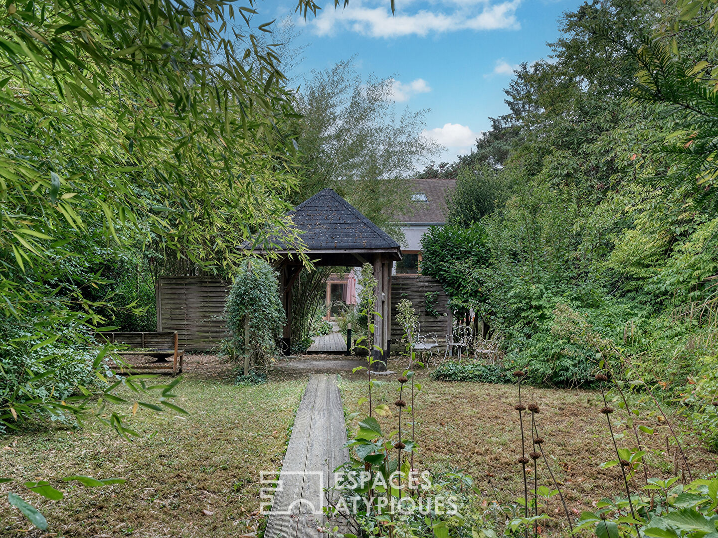 La grange revue par un architecte avec un jardin au calme et sans vis-à-vis