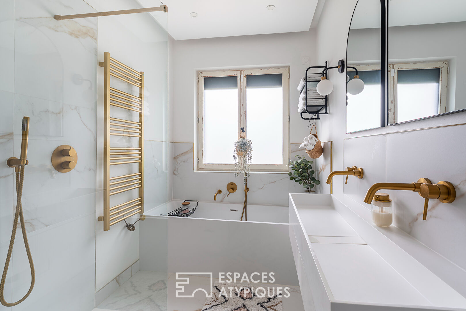 La maison contemporaine et sa dépendance aménagée