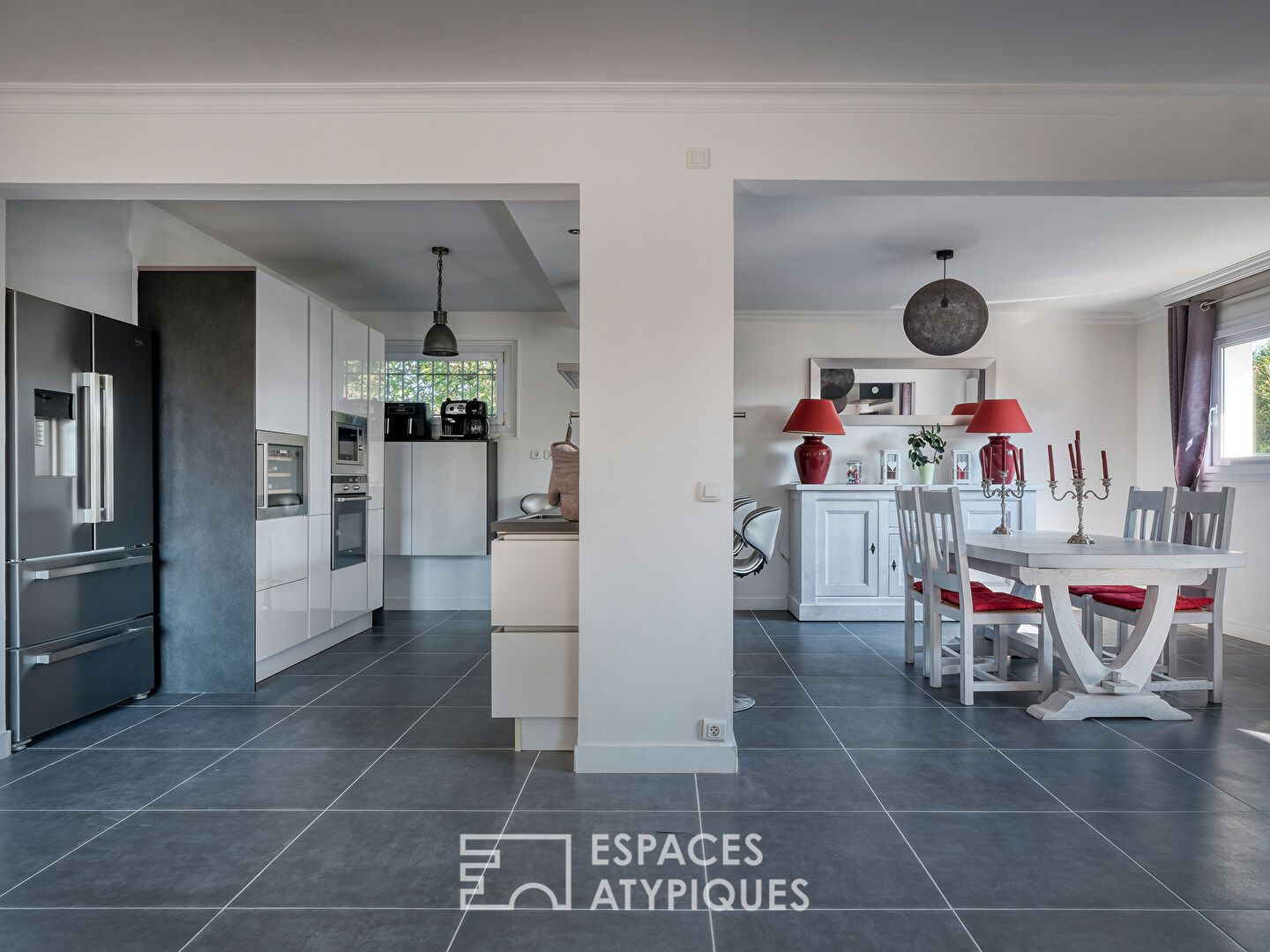 Maison familiale rénovée au coeur de la ville avec piscine