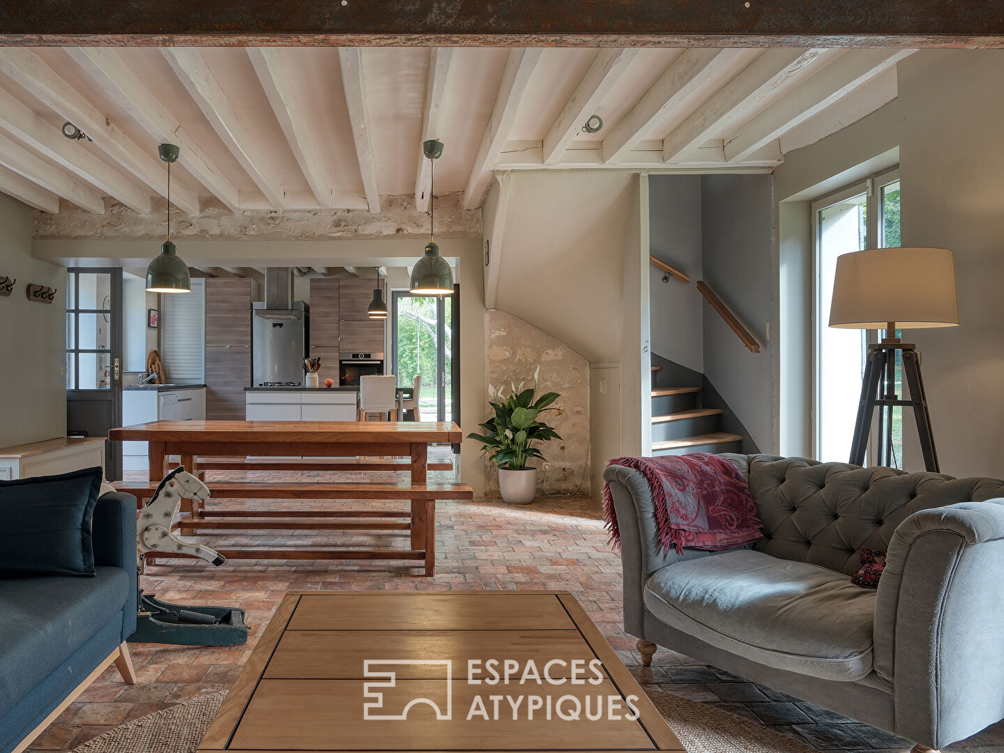 La maison authentique, sa grange et son logement indépendant.