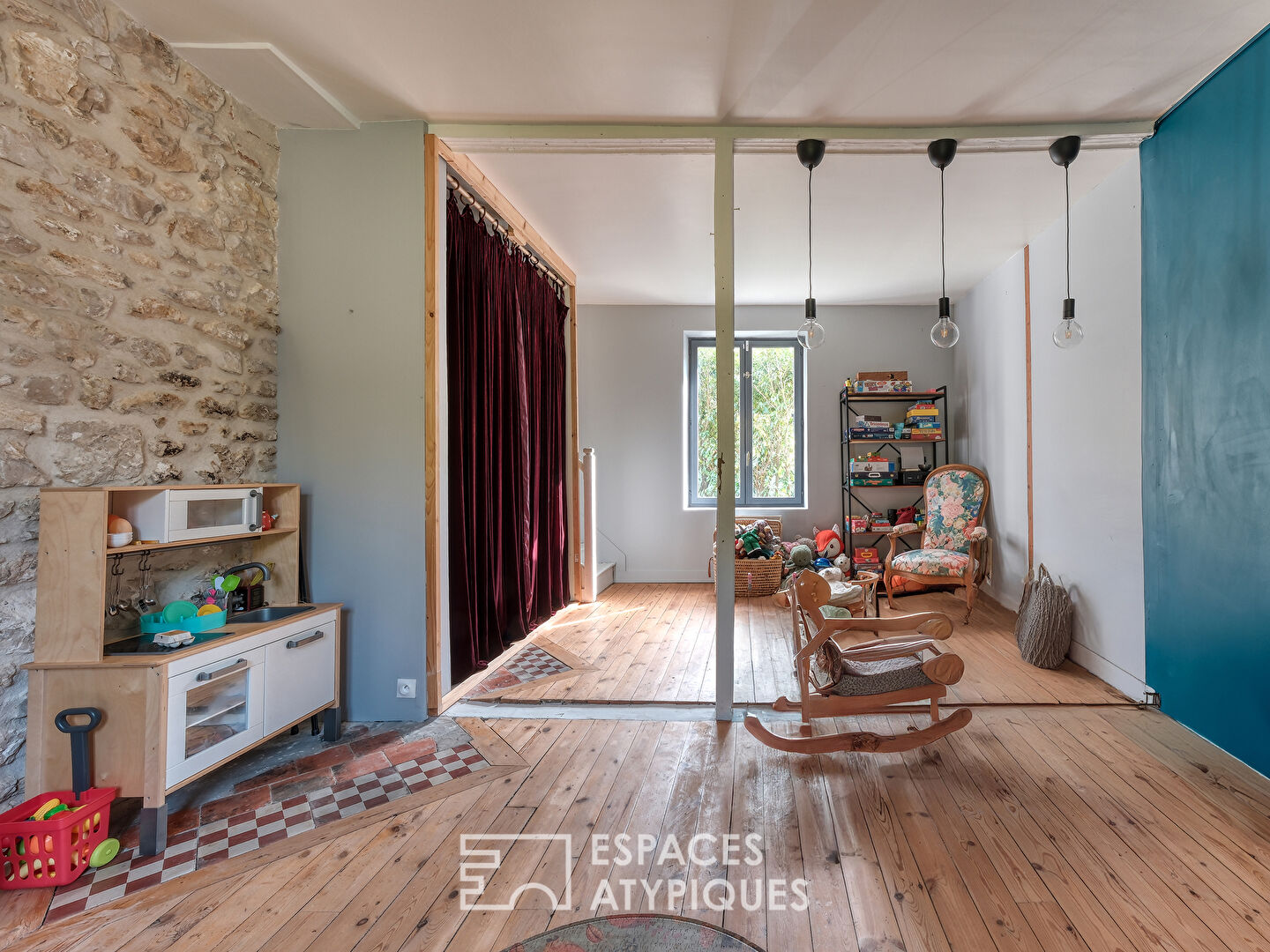 La maison authentique, sa grange et son logement indépendant.