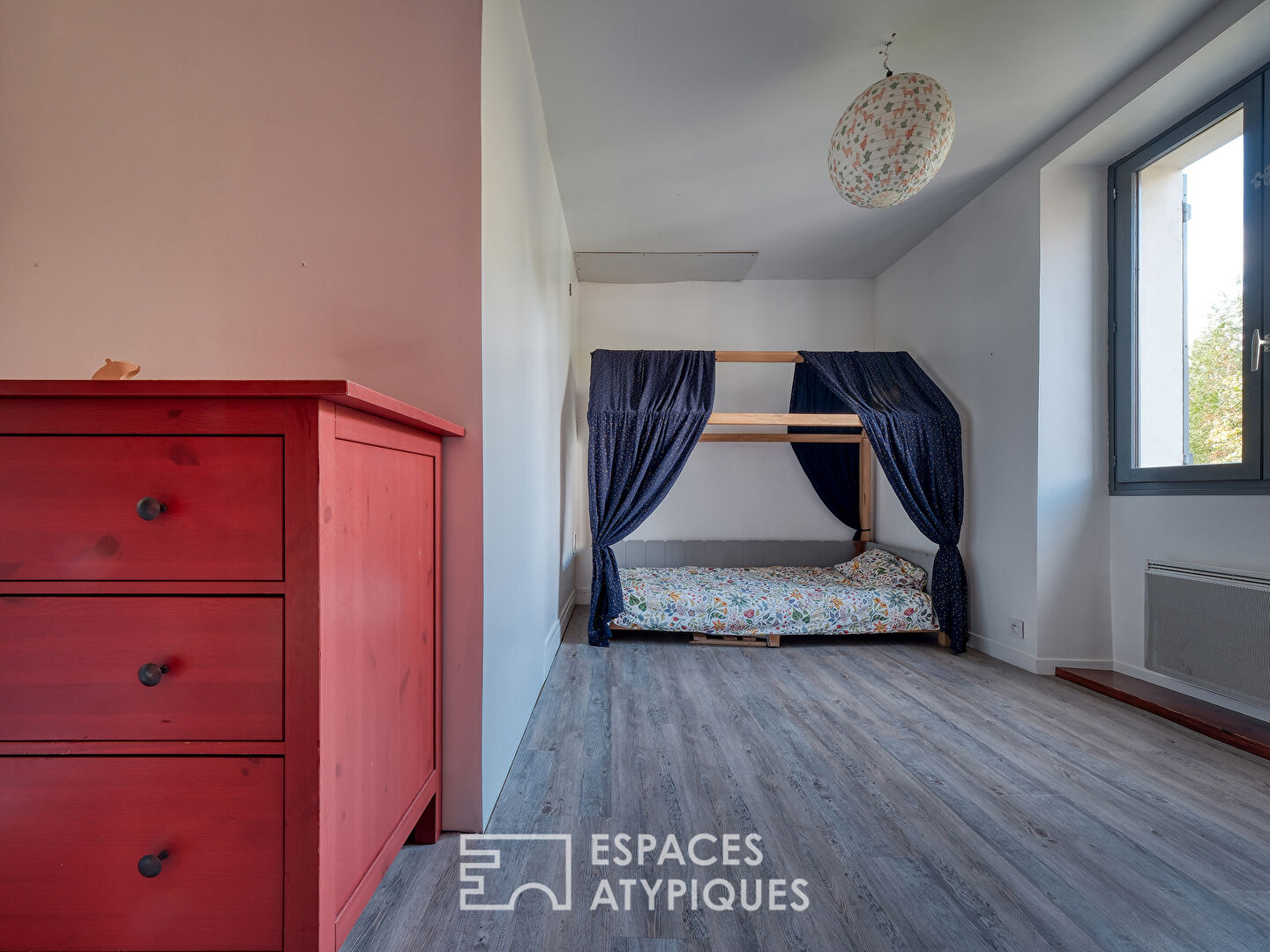 La maison authentique, sa grange et son logement indépendant.