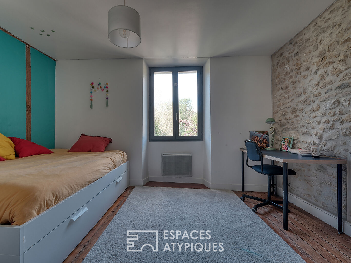 La maison authentique, sa grange et son logement indépendant.