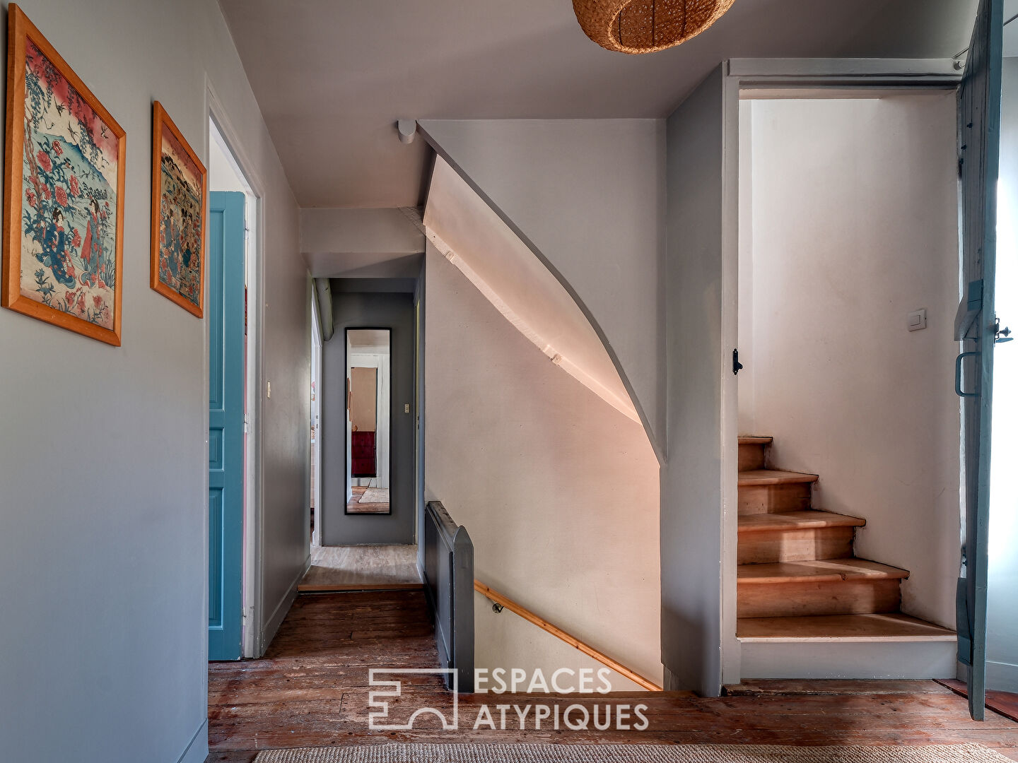 La maison authentique, sa grange et son logement indépendant.