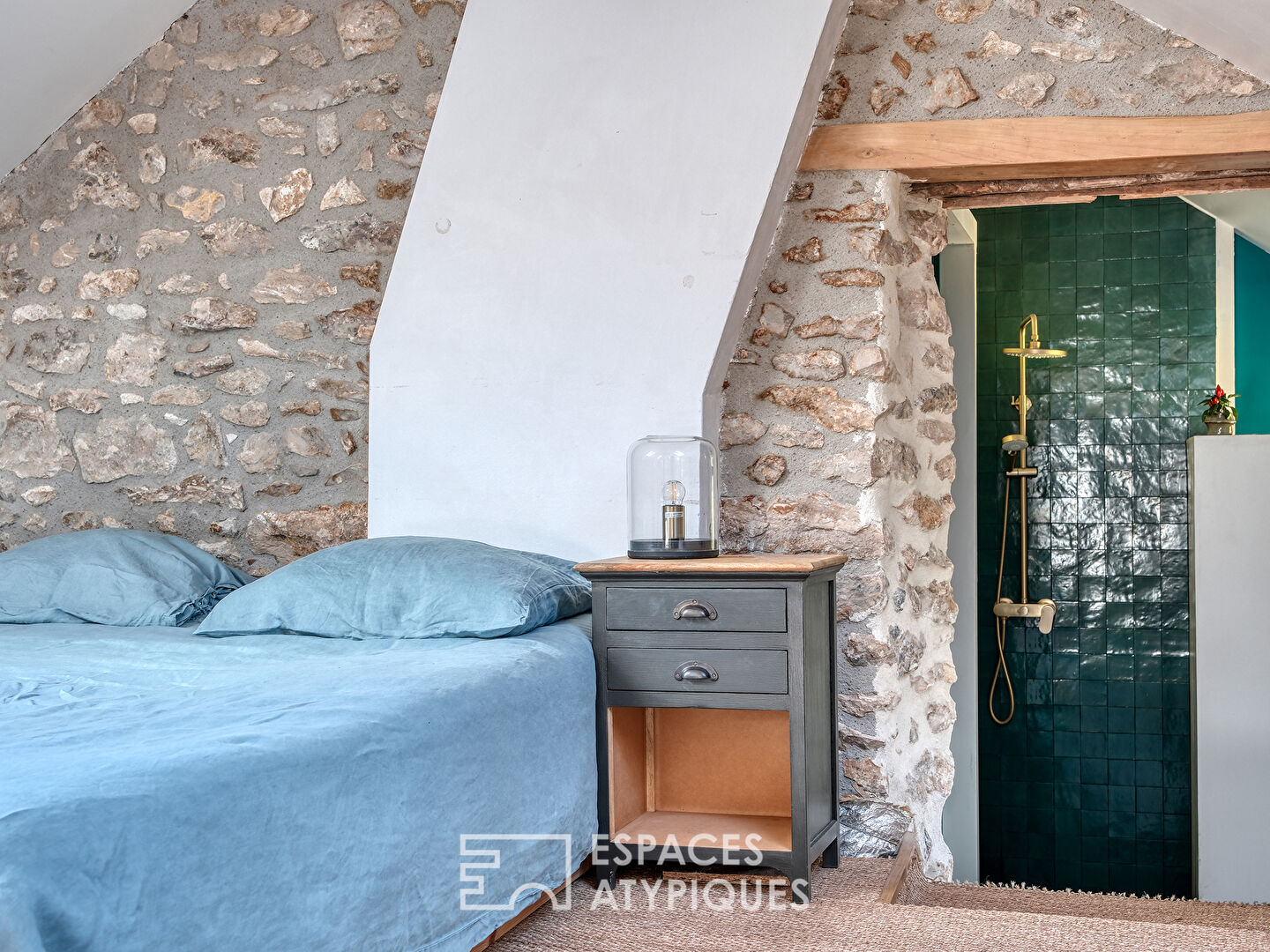 La maison authentique, sa grange et son logement indépendant.