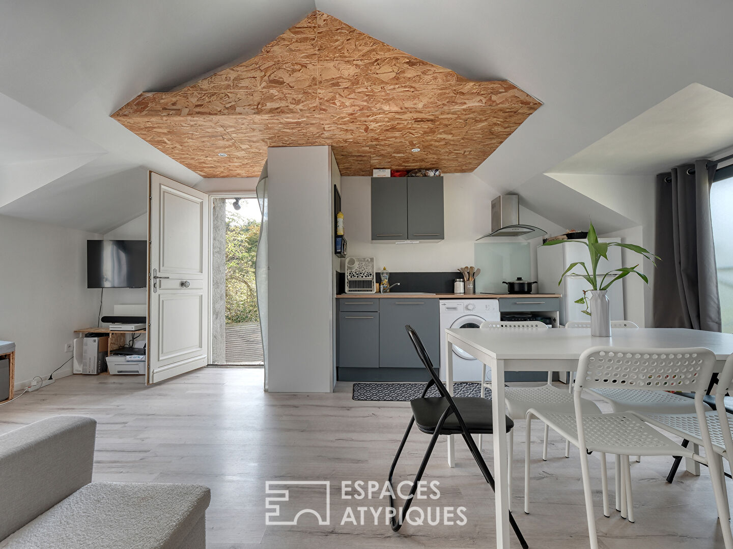 La maison authentique, sa grange et son logement indépendant.