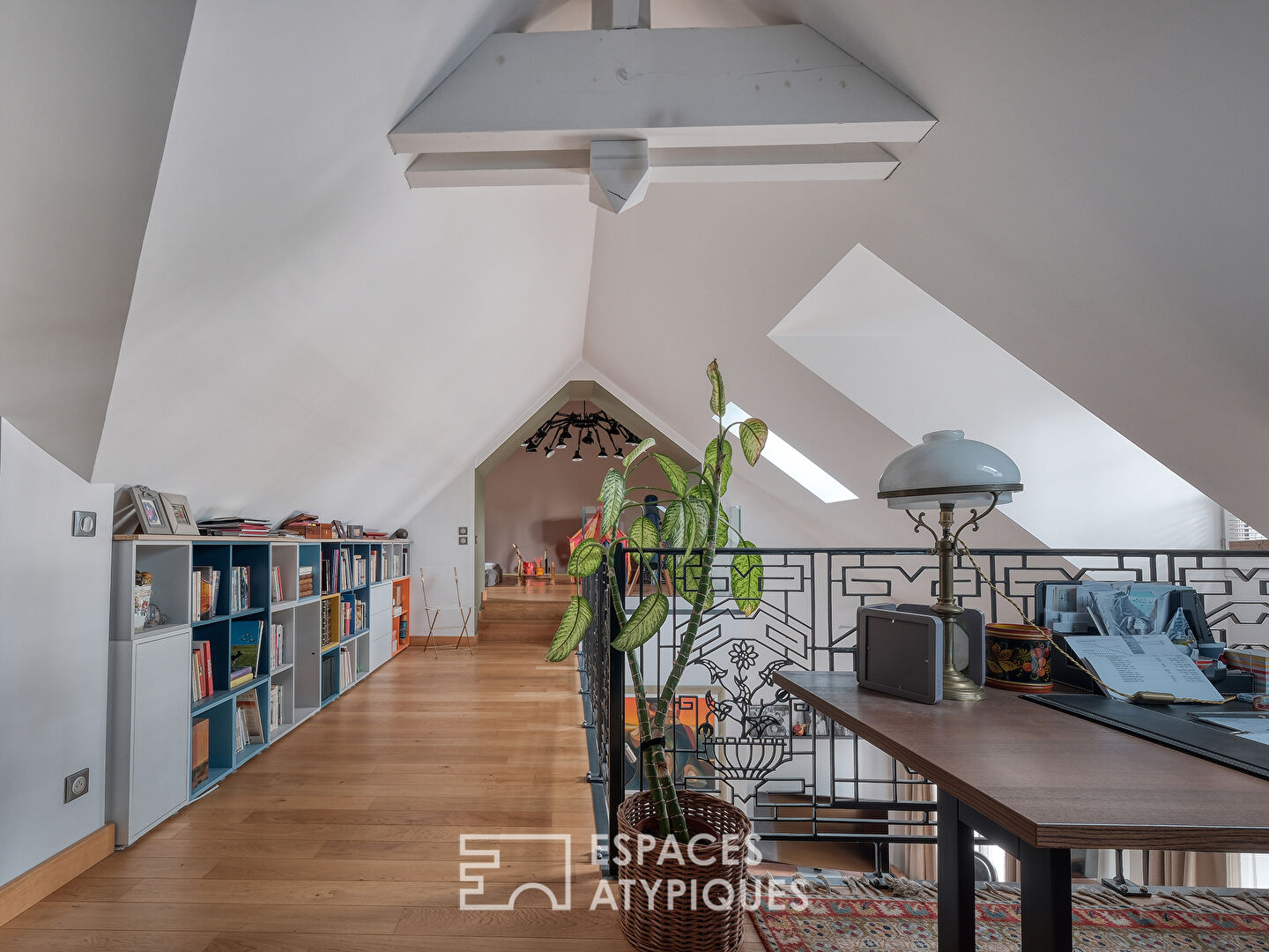 Immeuble de Caractère au Coeur de Mennecy. Studio, T2 et magnifique duplex.