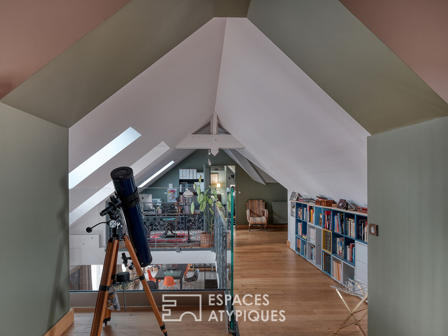 Immeuble de Caractère au Coeur de Mennecy. Studio, T2 et magnifique duplex.