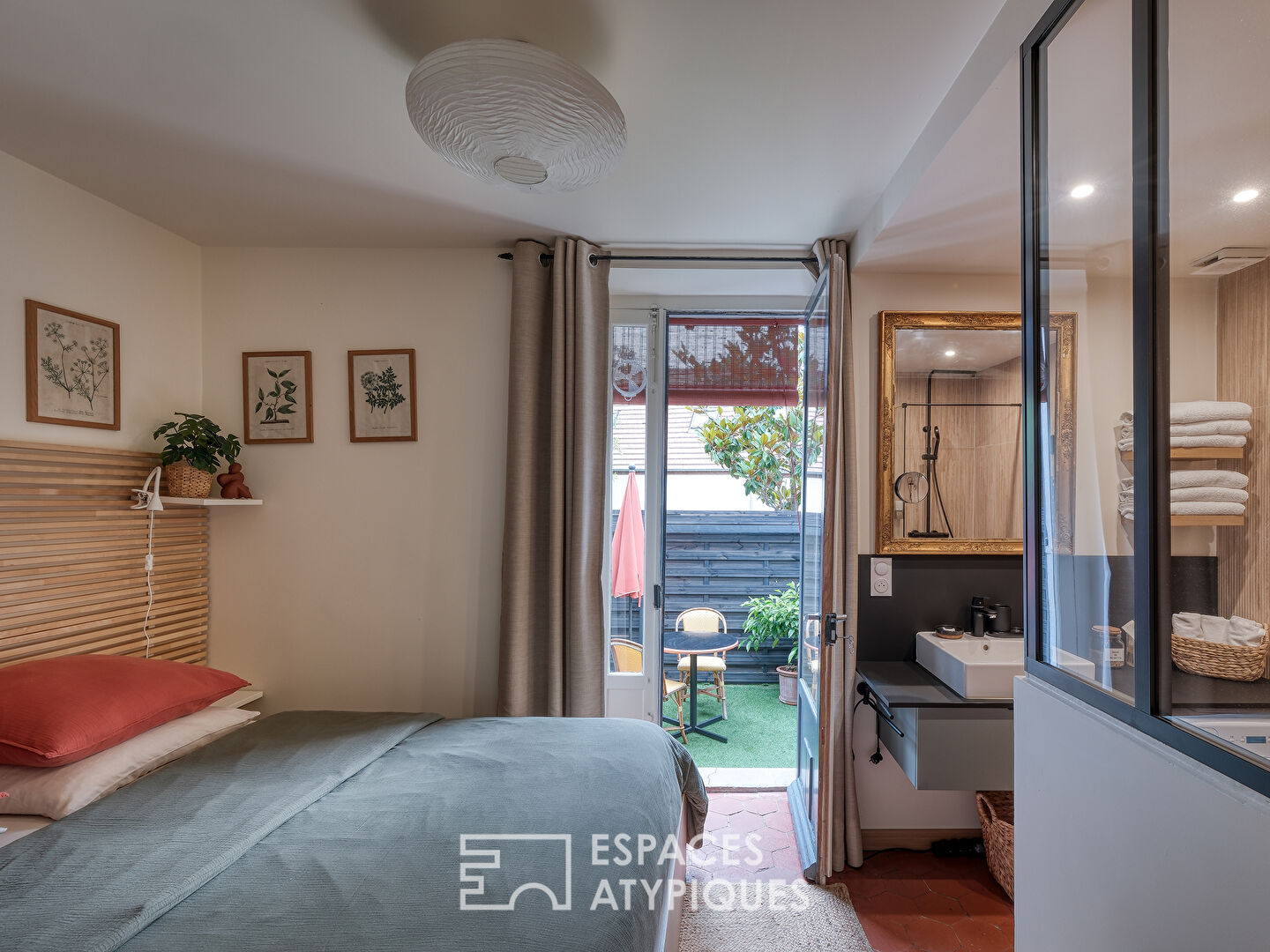 Immeuble de Caractère au Coeur de Mennecy. Studio, T2 et magnifique duplex.