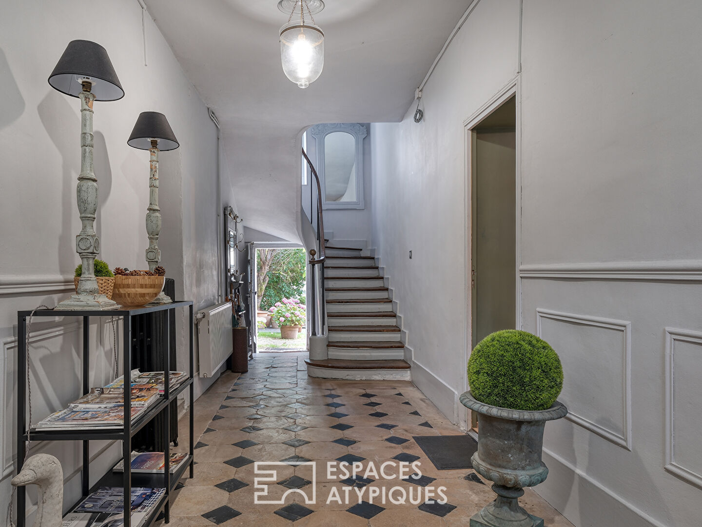 Immeuble de Caractère au Coeur de Mennecy. Studio, T2 et magnifique duplex.