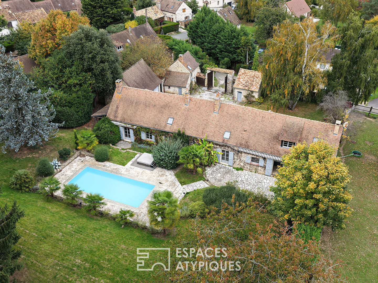 Longère de charme avec une piscine et une maison d’amis