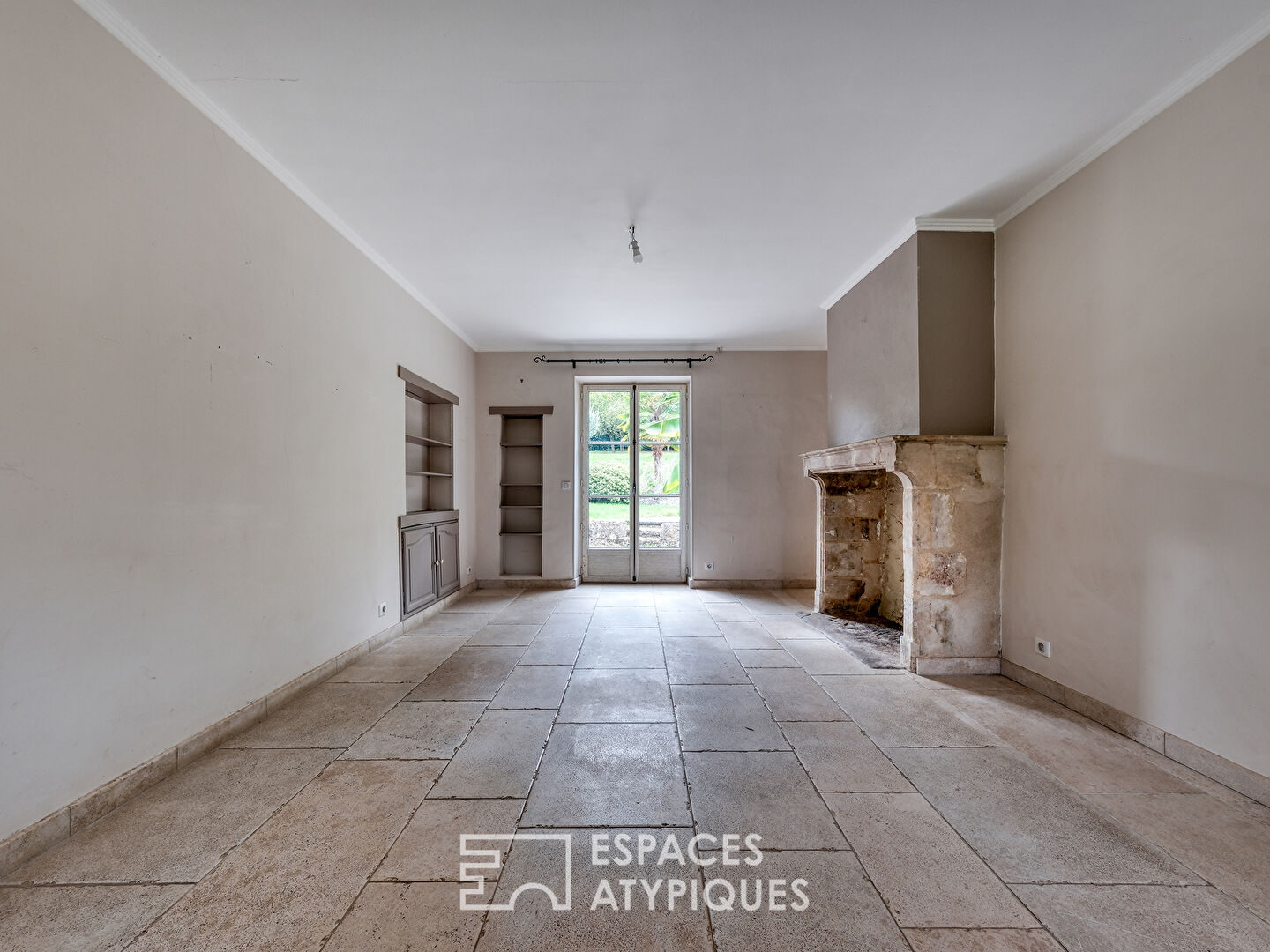 Longère de charme avec une piscine et une maison d’amis