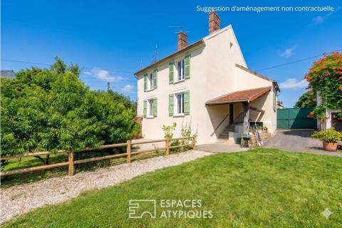 La maison avec sa dépendance et ses écuries