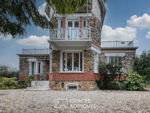 Maison meulière avec jardin dans le centre de Brunoy