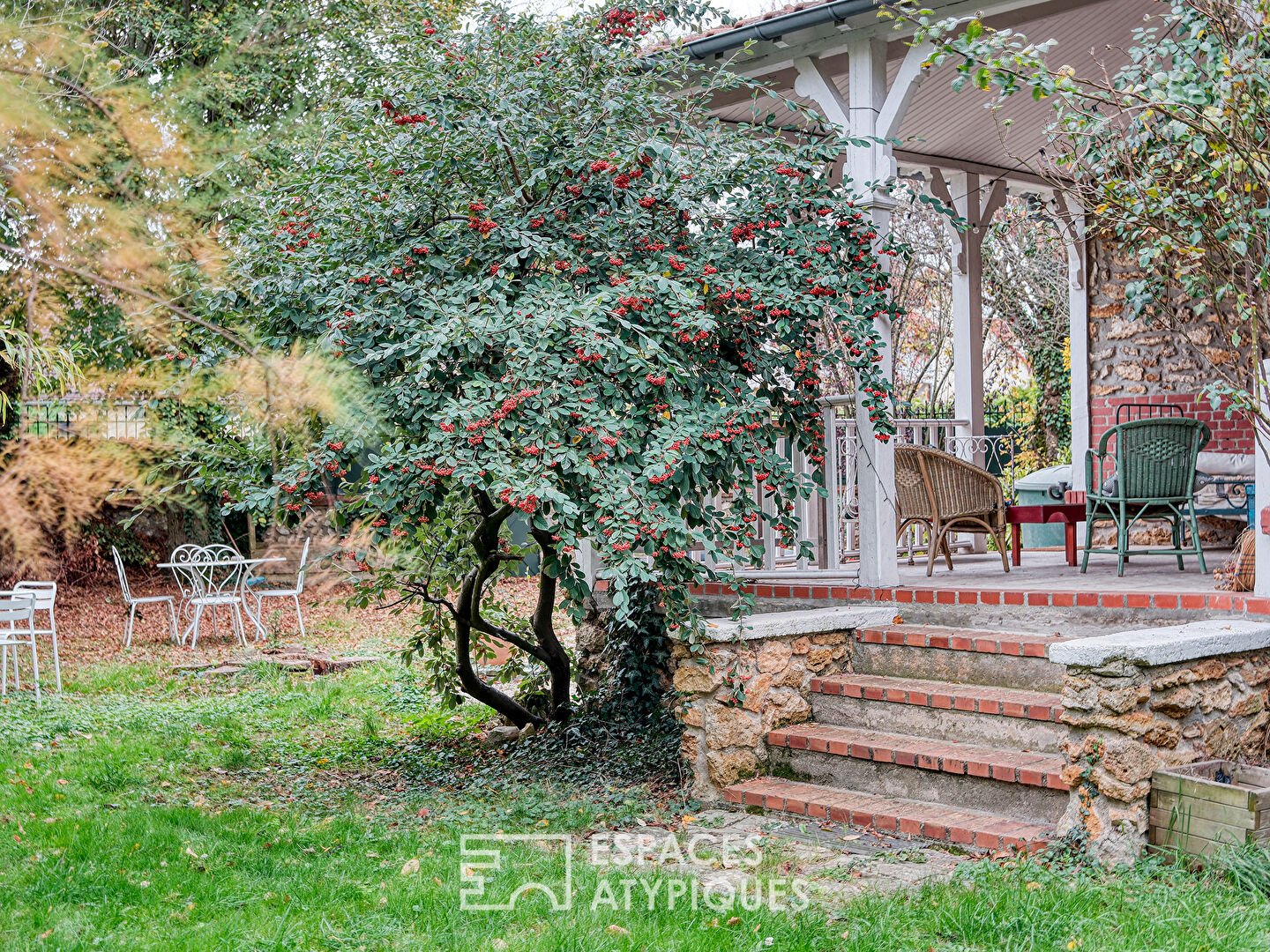 Maison meulière avec jardin dans le centre de Brunoy