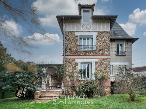 Maison meulière avec jardin dans le centre de Brunoy
