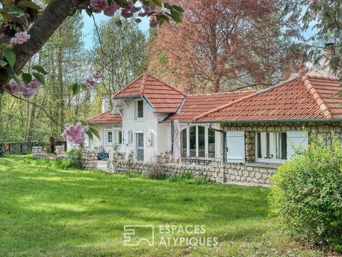 Maison de charme avec jardin bucolique à proximité de la gare.